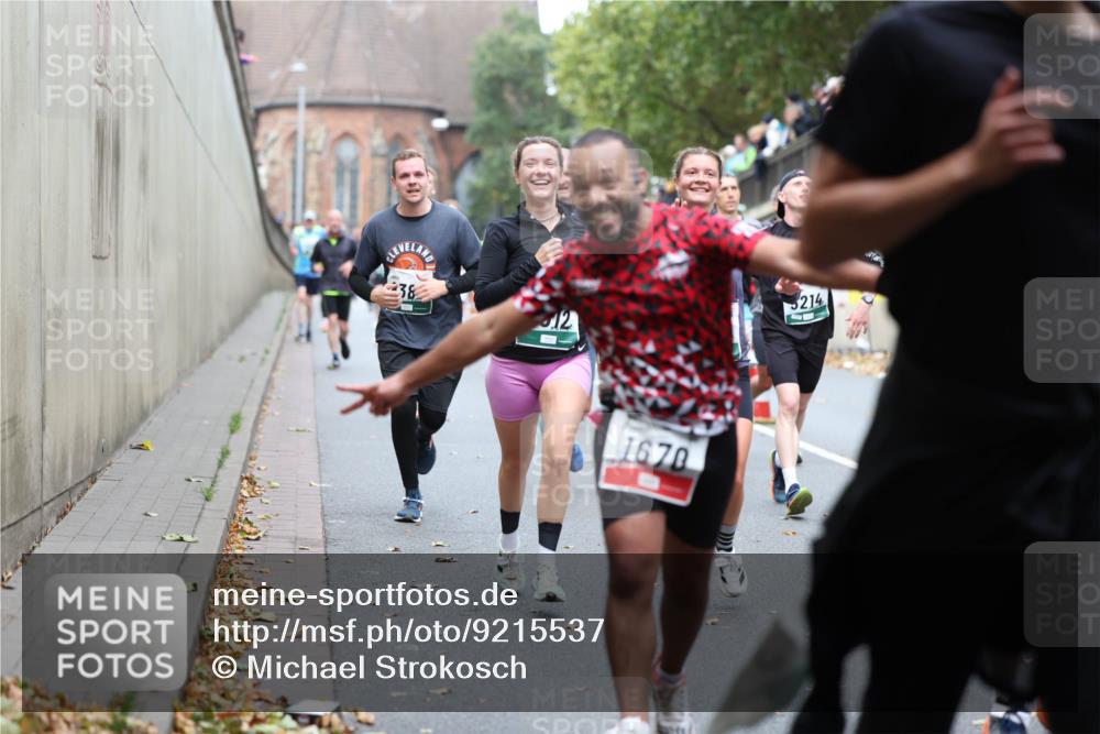 05.10.2025 - 20. swb-Marathon Bremen Michael Strokosch http://msf.ph/oto/9215537 05.10.2025 12:46:24 Laufen 38, 5214, 12, 1670 meine-sportfotos.de