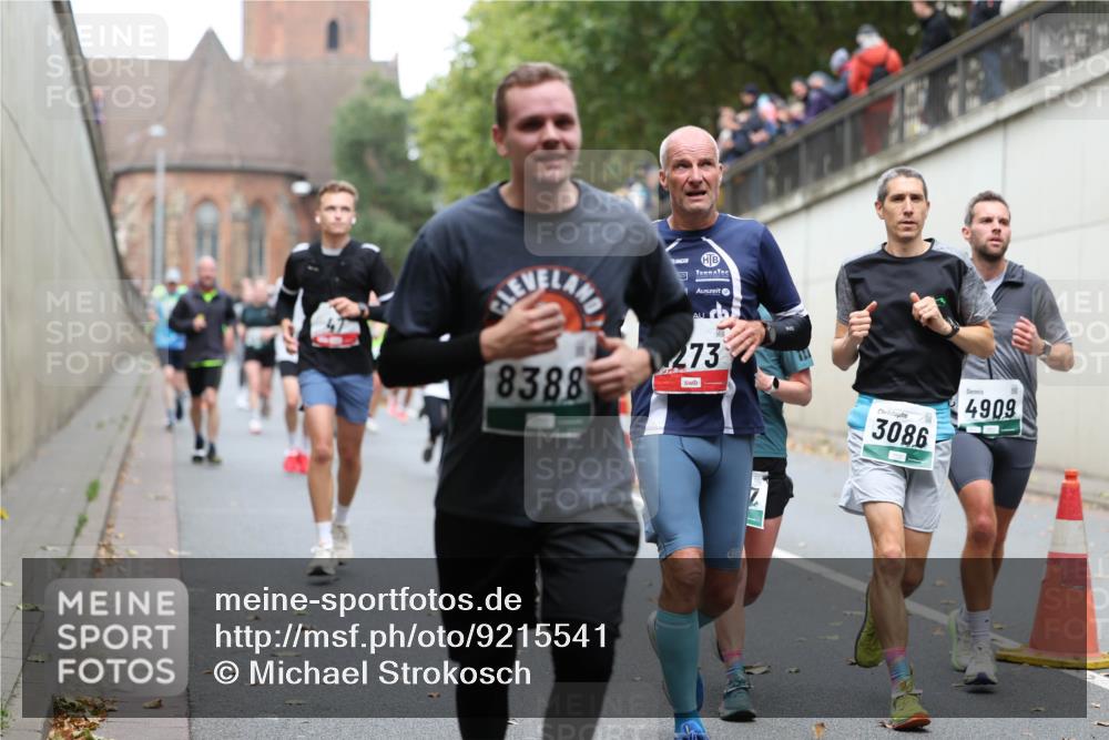 05.10.2025 - 20. swb-Marathon Bremen Michael Strokosch http://msf.ph/oto/9215541 05.10.2025 12:46:26 Laufen 8388, 273, 3086, 4909 meine-sportfotos.de