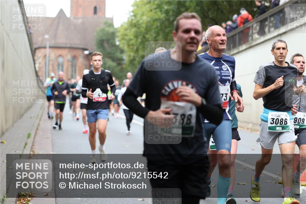 05.10.2025 - 20. swb-Marathon Bremen Michael Strokosch http://msf.ph/oto/9215542 05.10.2025 12:46:26 Laufen 388, 73, 3086, 909 meine-sportfotos.de