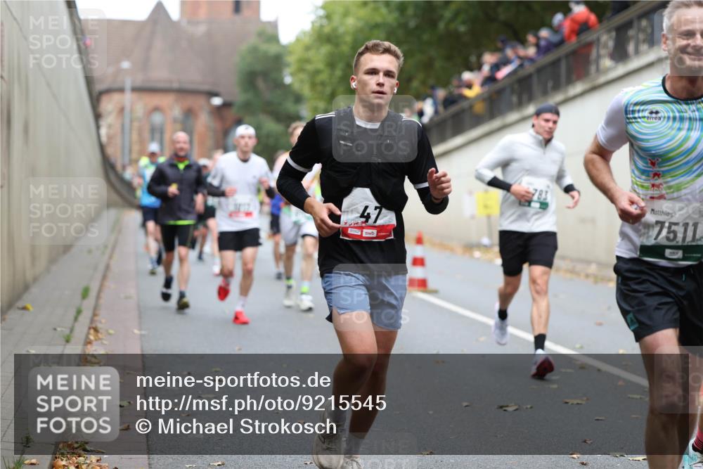 05.10.2025 - 20. swb-Marathon Bremen Michael Strokosch http://msf.ph/oto/9215545 05.10.2025 12:46:28 Laufen 47, 7511 meine-sportfotos.de