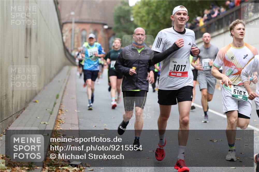 05.10.2025 - 20. swb-Marathon Bremen Michael Strokosch http://msf.ph/oto/9215554 05.10.2025 12:46:31 Laufen 2608, 0, 1017, 00051, 5163 meine-sportfotos.de