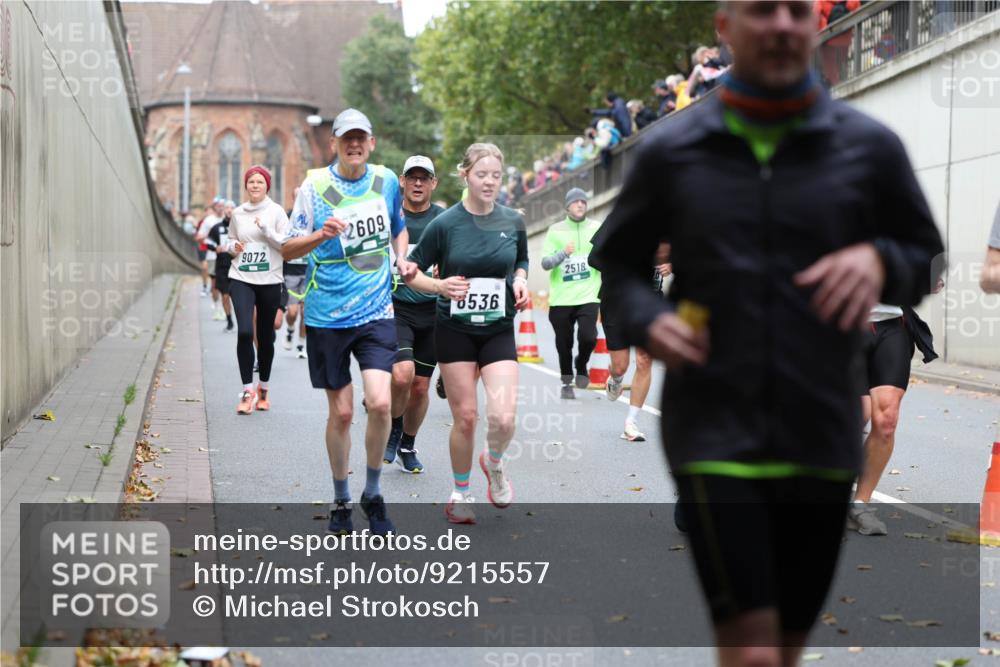 05.10.2025 - 20. swb-Marathon Bremen Michael Strokosch http://msf.ph/oto/9215557 05.10.2025 12:46:32 Laufen 9072, 2609, 8536, 2518 meine-sportfotos.de