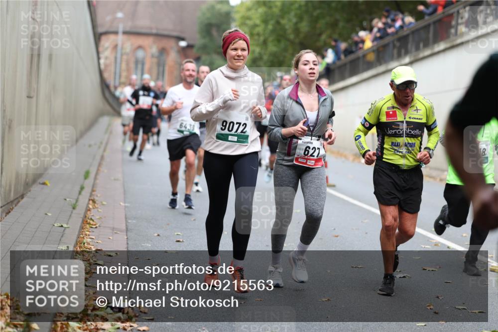 05.10.2025 - 20. swb-Marathon Bremen Michael Strokosch http://msf.ph/oto/9215563 05.10.2025 12:46:35 Laufen 6435, 9072, 621, 01569, 18 meine-sportfotos.de