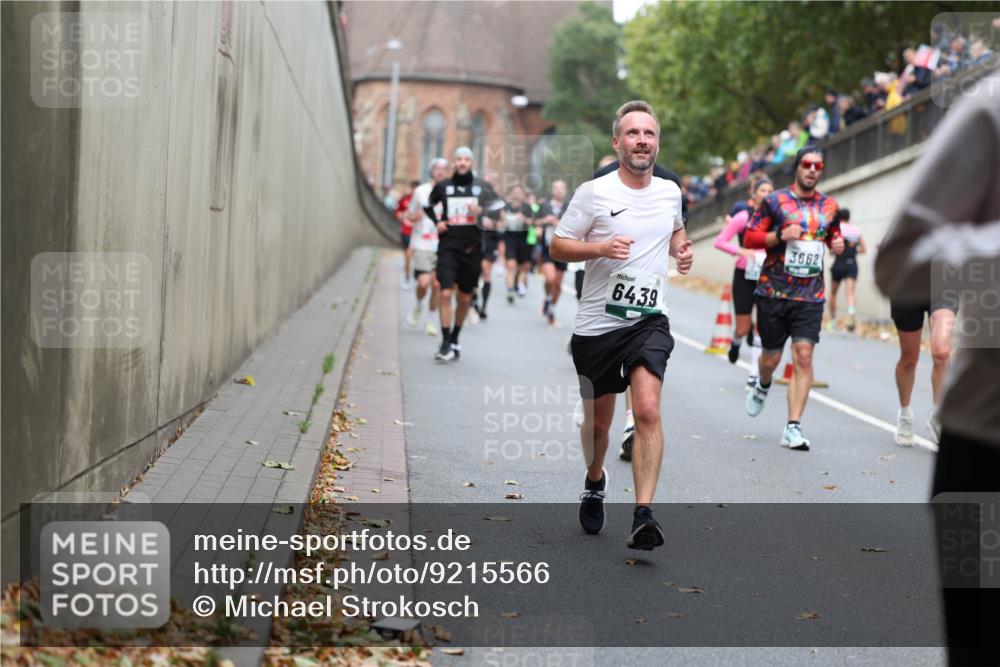 05.10.2025 - 20. swb-Marathon Bremen Michael Strokosch http://msf.ph/oto/9215566 05.10.2025 12:46:37 Laufen 6439, 3662 meine-sportfotos.de
