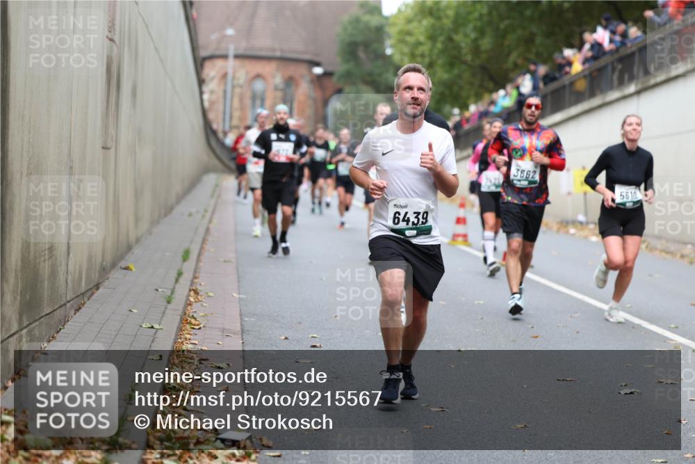 05.10.2025 - 20. swb-Marathon Bremen Michael Strokosch http://msf.ph/oto/9215567 05.10.2025 12:46:37 Laufen 6439, 3662, 5610 meine-sportfotos.de