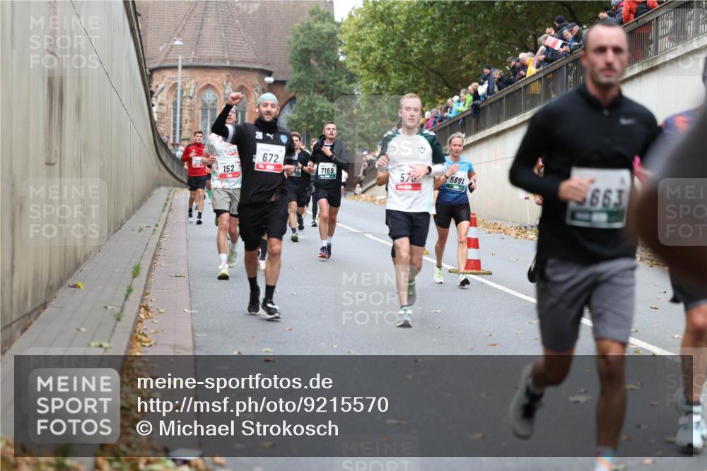 05.10.2025 - 20. swb-Marathon Bremen Michael Strokosch http://msf.ph/oto/9215570 05.10.2025 12:46:39 Laufen 672 meine-sportfotos.de