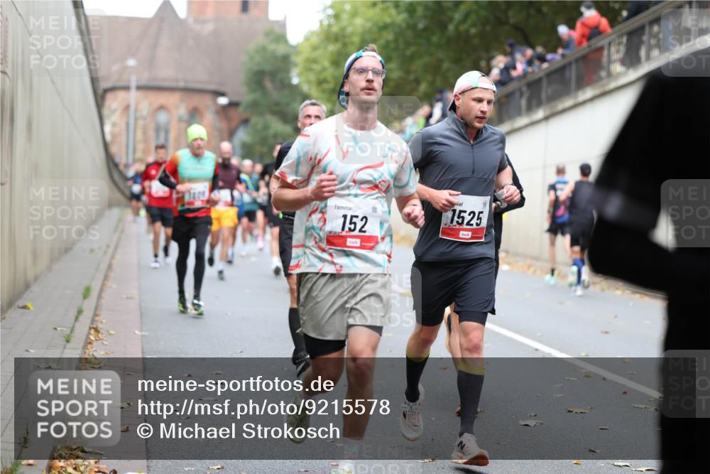 05.10.2025 - 20. swb-Marathon Bremen Michael Strokosch http://msf.ph/oto/9215578 05.10.2025 12:46:43 Laufen 152, 1525 meine-sportfotos.de