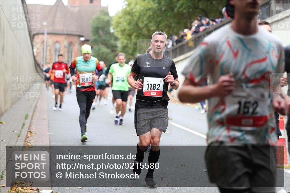 05.10.2025 - 20. swb-Marathon Bremen Michael Strokosch http://msf.ph/oto/9215580 05.10.2025 12:46:44 Laufen 1806, 1182, 152 meine-sportfotos.de