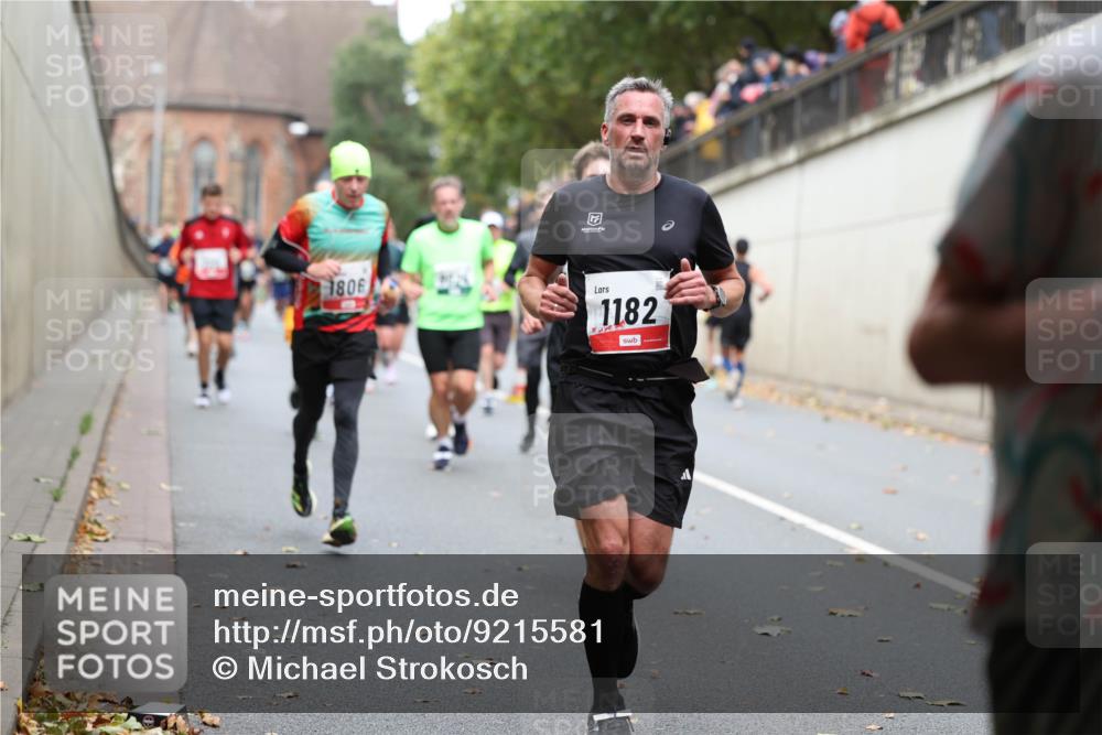 05.10.2025 - 20. swb-Marathon Bremen Michael Strokosch http://msf.ph/oto/9215581 05.10.2025 12:46:45 Laufen 1806, 1182 meine-sportfotos.de