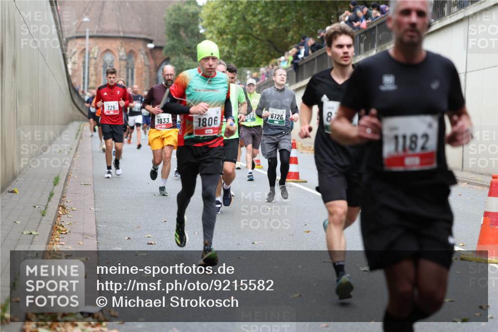 05.10.2025 - 20. swb-Marathon Bremen Michael Strokosch http://msf.ph/oto/9215582 05.10.2025 12:46:45 Laufen 725, 1933, 1806, 592, 6126, 8, 1182 meine-sportfotos.de