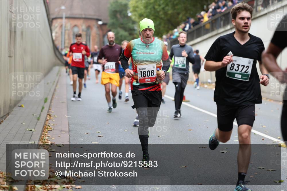 05.10.2025 - 20. swb-Marathon Bremen Michael Strokosch http://msf.ph/oto/9215583 05.10.2025 12:46:46 Laufen 20, 1806, 6126, 8372 meine-sportfotos.de