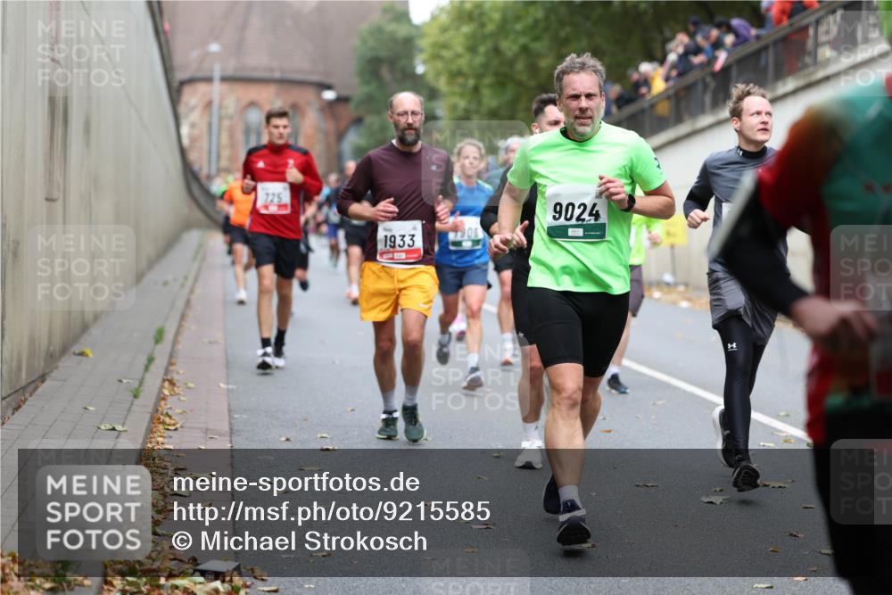 05.10.2025 - 20. swb-Marathon Bremen Michael Strokosch http://msf.ph/oto/9215585 05.10.2025 12:46:47 Laufen 65, 725, 1933, 9024 meine-sportfotos.de