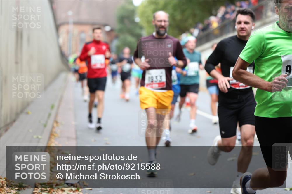 05.10.2025 - 20. swb-Marathon Bremen Michael Strokosch http://msf.ph/oto/9215588 05.10.2025 12:46:48 Laufen 1933 meine-sportfotos.de