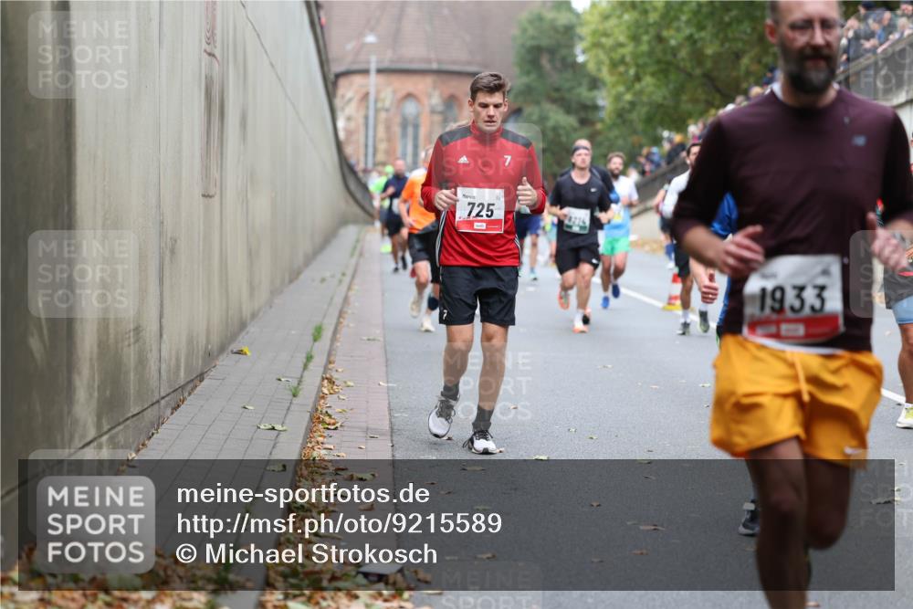 05.10.2025 - 20. swb-Marathon Bremen Michael Strokosch http://msf.ph/oto/9215589 05.10.2025 12:46:49 Laufen 7, 725, 4216, 1933 meine-sportfotos.de