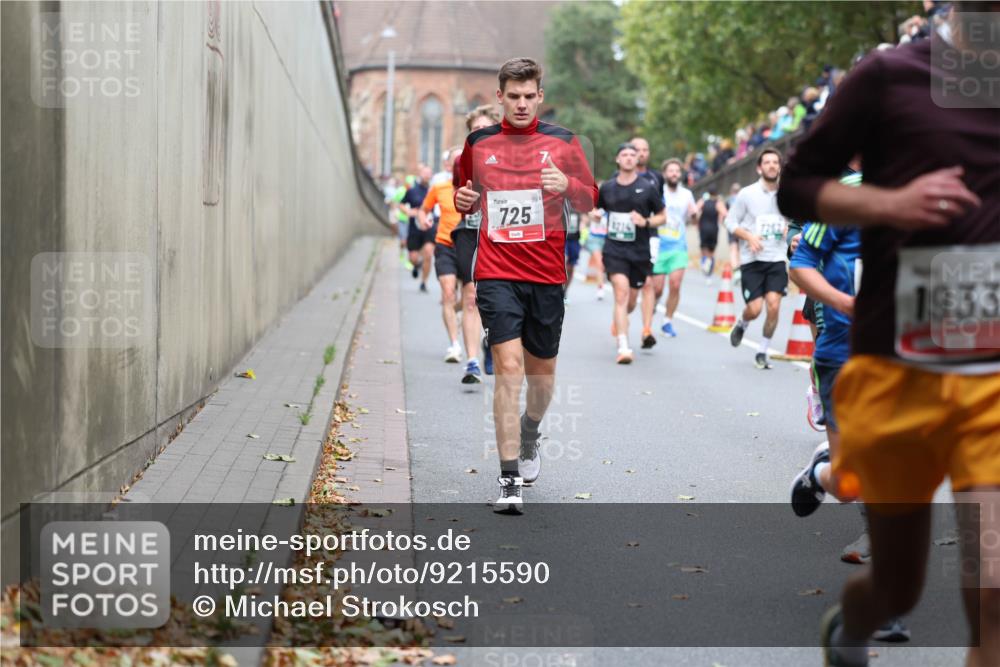05.10.2025 - 20. swb-Marathon Bremen Michael Strokosch http://msf.ph/oto/9215590 05.10.2025 12:46:49 Laufen 725, 1933 meine-sportfotos.de