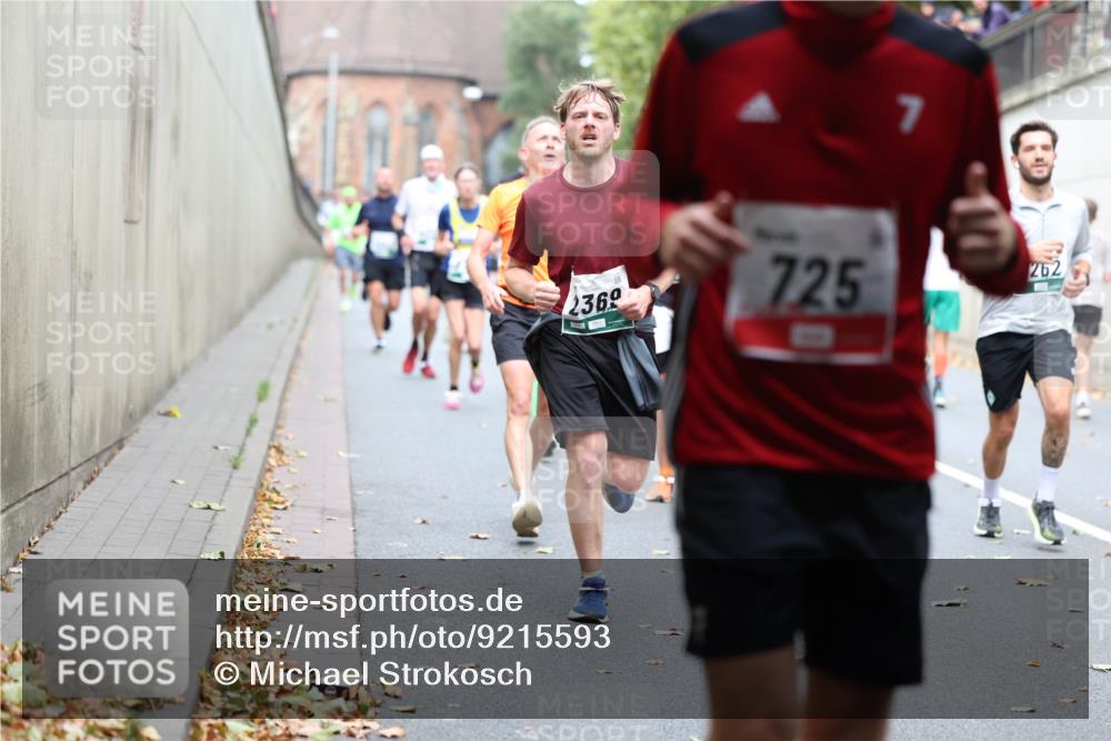 05.10.2025 - 20. swb-Marathon Bremen Michael Strokosch http://msf.ph/oto/9215593 05.10.2025 12:46:52 Laufen 7, 2369, 725, 262 meine-sportfotos.de