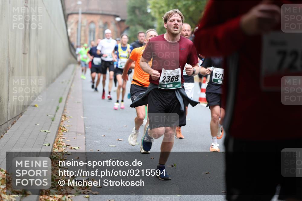 05.10.2025 - 20. swb-Marathon Bremen Michael Strokosch http://msf.ph/oto/9215594 05.10.2025 12:46:52 Laufen 72, 821, 2369, 821 meine-sportfotos.de