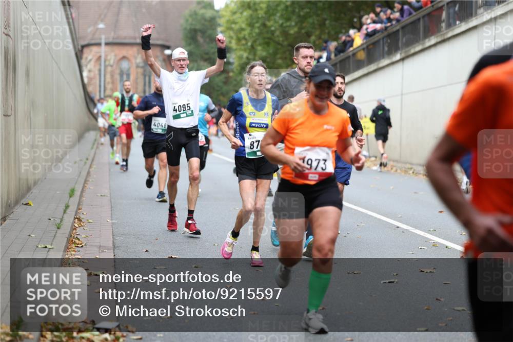 05.10.2025 - 20. swb-Marathon Bremen Michael Strokosch http://msf.ph/oto/9215597 05.10.2025 12:46:54 Laufen 4046, 4095, 87, 1973 meine-sportfotos.de