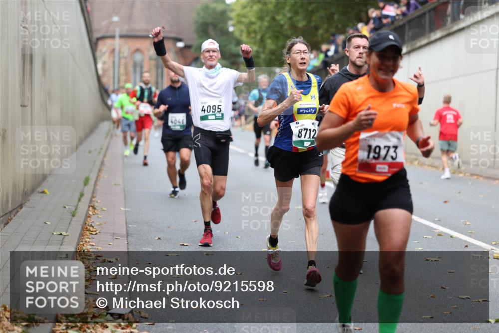 05.10.2025 - 20. swb-Marathon Bremen Michael Strokosch http://msf.ph/oto/9215598 05.10.2025 12:46:55 Laufen 4095, 8712, 1973 meine-sportfotos.de