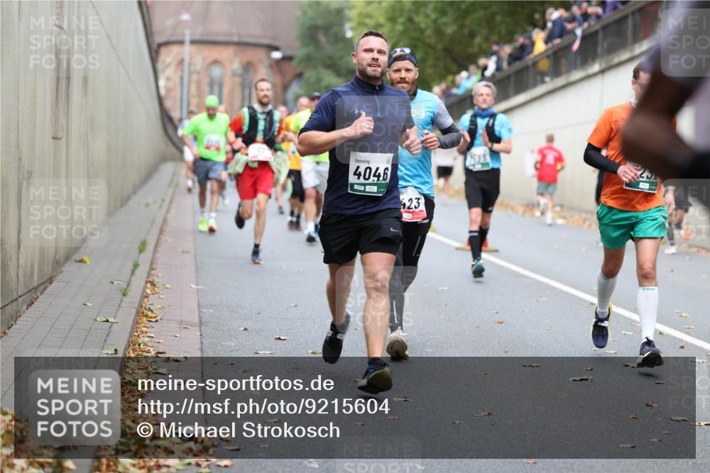 05.10.2025 - 20. swb-Marathon Bremen Michael Strokosch http://msf.ph/oto/9215604 05.10.2025 12:46:57 Laufen 69, 4046, 423 meine-sportfotos.de