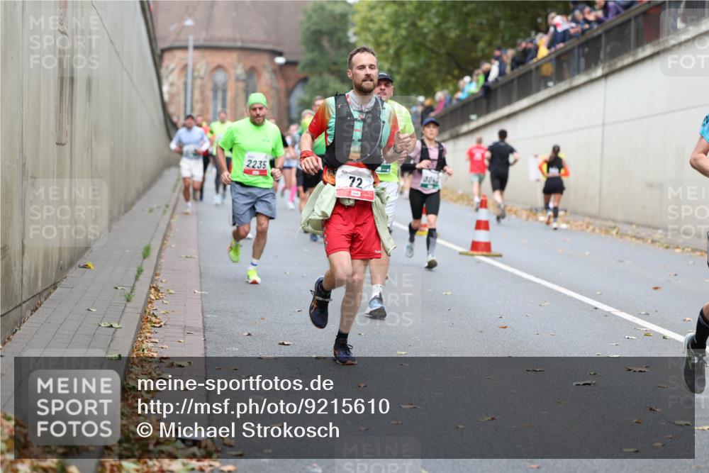 05.10.2025 - 20. swb-Marathon Bremen Michael Strokosch http://msf.ph/oto/9215610 05.10.2025 12:47:00 Laufen 2235, 72, 3041 meine-sportfotos.de