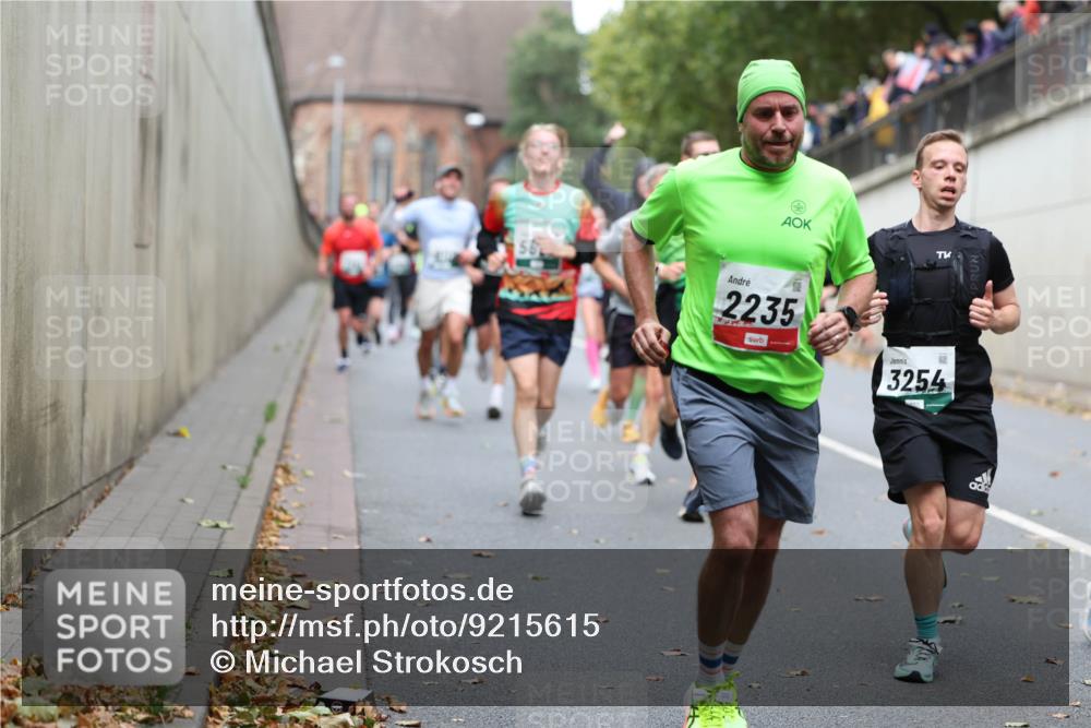 05.10.2025 - 20. swb-Marathon Bremen Michael Strokosch http://msf.ph/oto/9215615 05.10.2025 12:47:03 Laufen 2235, 3254 meine-sportfotos.de
