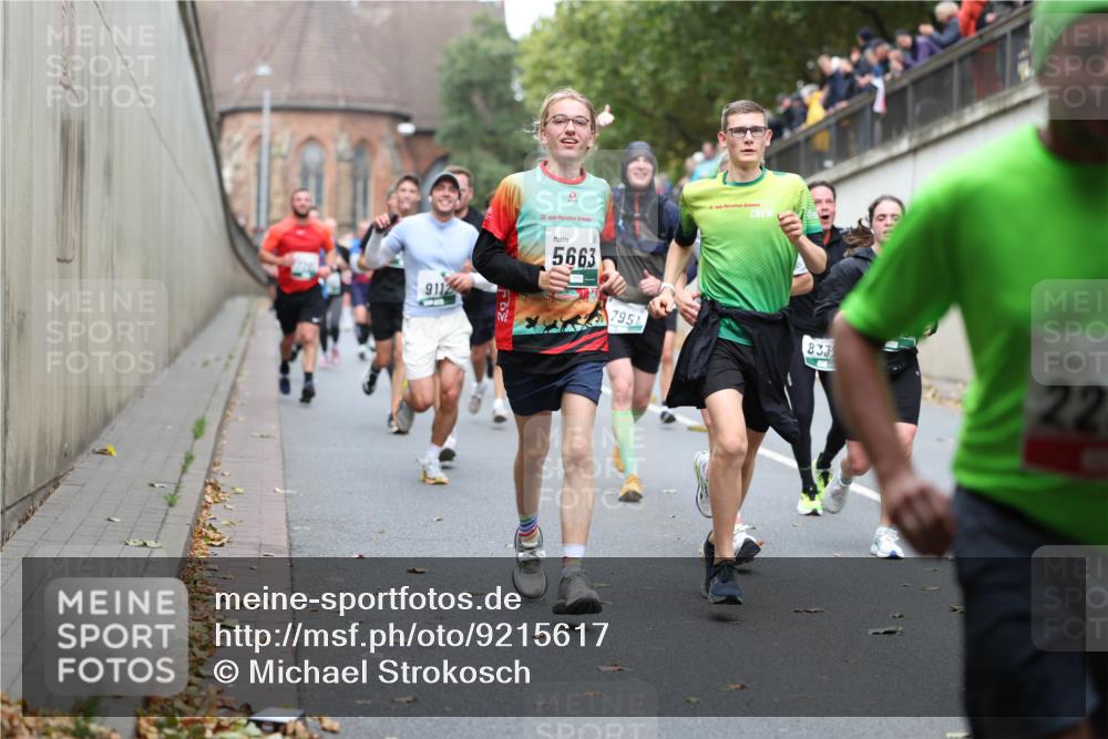 05.10.2025 - 20. swb-Marathon Bremen Michael Strokosch http://msf.ph/oto/9215617 05.10.2025 12:47:04 Laufen 9112, 20, 5663, 7951, 833, 22 meine-sportfotos.de