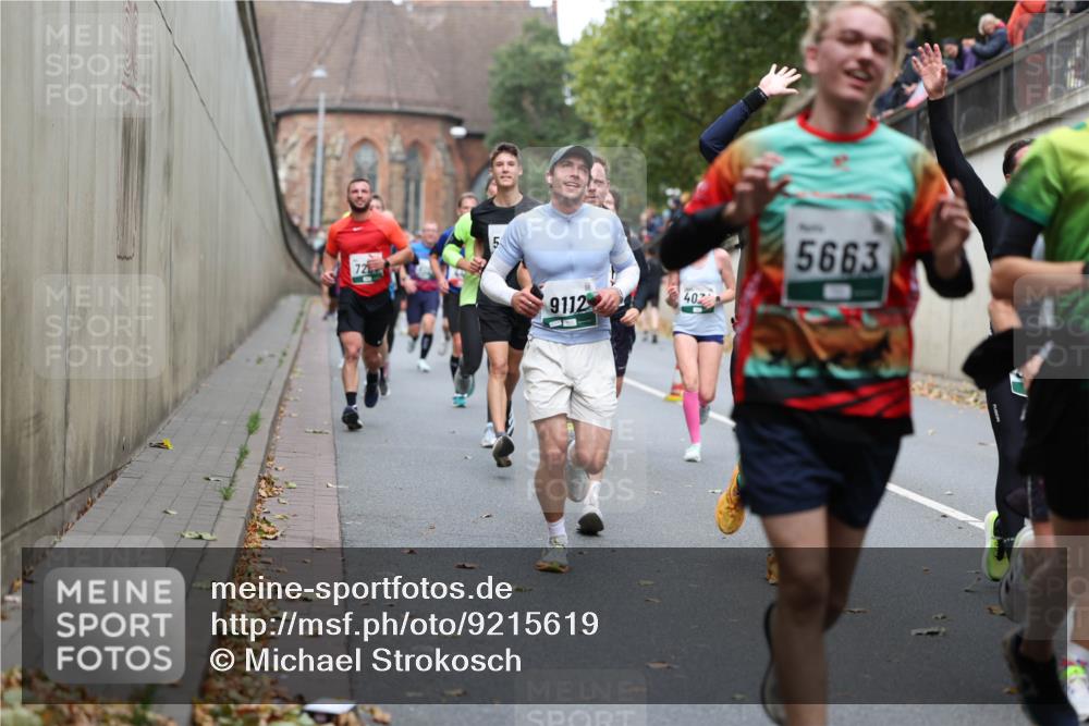 05.10.2025 - 20. swb-Marathon Bremen Michael Strokosch http://msf.ph/oto/9215619 05.10.2025 12:47:05 Laufen 72, 91124, 402, 5663 meine-sportfotos.de