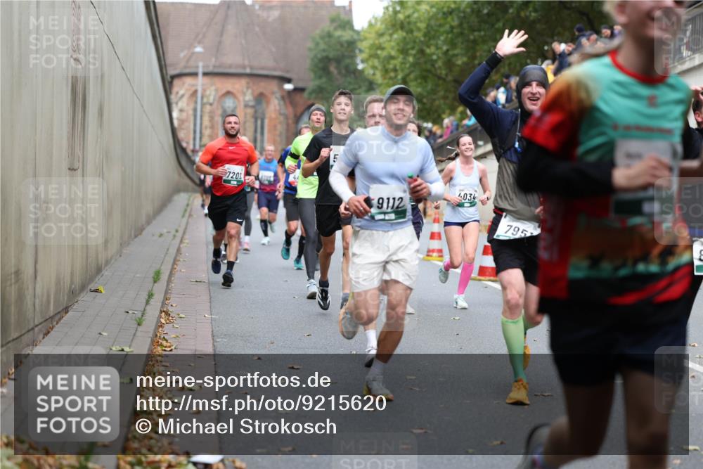 05.10.2025 - 20. swb-Marathon Bremen Michael Strokosch http://msf.ph/oto/9215620 05.10.2025 12:47:05 Laufen 7201, 5, 9112, 4034, 795 meine-sportfotos.de