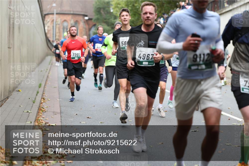 05.10.2025 - 20. swb-Marathon Bremen Michael Strokosch http://msf.ph/oto/9215622 05.10.2025 12:47:06 Laufen 7201, 56, 4967, 9112, 75 meine-sportfotos.de