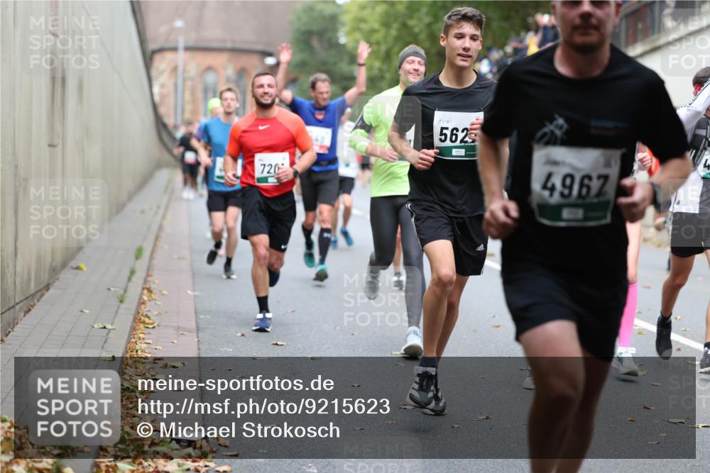 05.10.2025 - 20. swb-Marathon Bremen Michael Strokosch http://msf.ph/oto/9215623 05.10.2025 12:47:07 Laufen 720, 562, 4967 meine-sportfotos.de