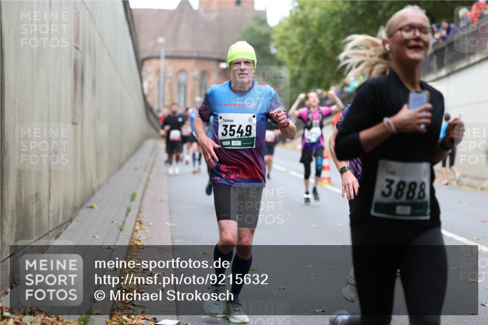 05.10.2025 - 20. swb-Marathon Bremen Michael Strokosch http://msf.ph/oto/9215632 05.10.2025 12:47:12 Laufen 10, 024, 3549, 3888 meine-sportfotos.de
