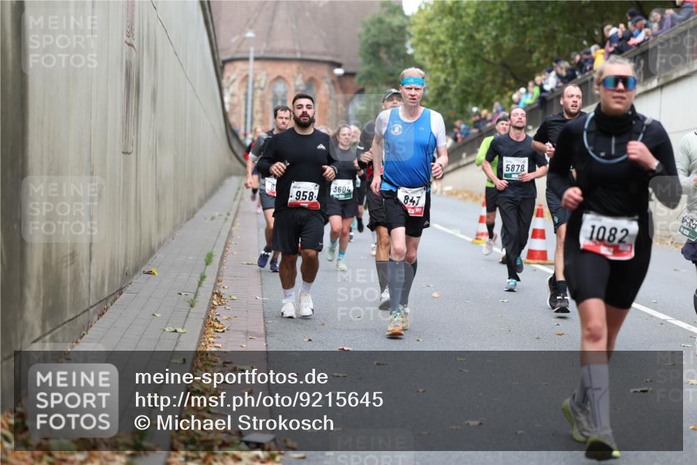 05.10.2025 - 20. swb-Marathon Bremen Michael Strokosch http://msf.ph/oto/9215645 05.10.2025 12:47:18 Laufen 958, 3604, 847, 5878, 1082 meine-sportfotos.de