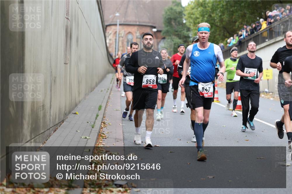05.10.2025 - 20. swb-Marathon Bremen Michael Strokosch http://msf.ph/oto/9215646 05.10.2025 12:47:19 Laufen 828, 958, 3604, 843 meine-sportfotos.de