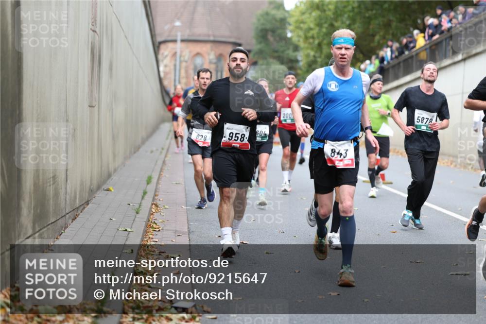 05.10.2025 - 20. swb-Marathon Bremen Michael Strokosch http://msf.ph/oto/9215647 05.10.2025 12:47:19 Laufen 828, 958, 604, 200, 843, 5878 meine-sportfotos.de