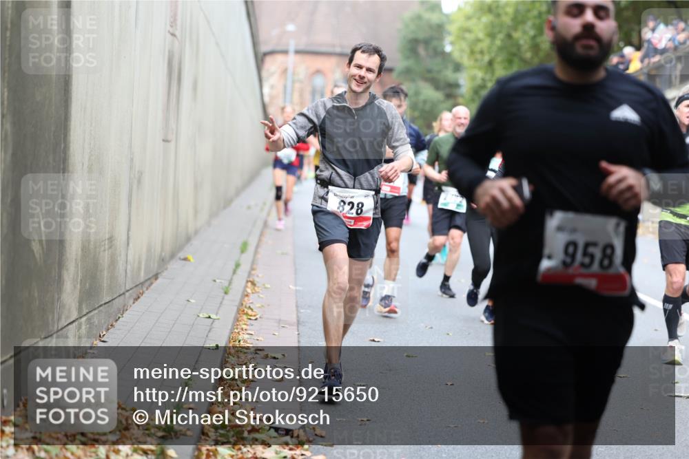 05.10.2025 - 20. swb-Marathon Bremen Michael Strokosch http://msf.ph/oto/9215650 05.10.2025 12:47:21 Laufen 828, 958 meine-sportfotos.de