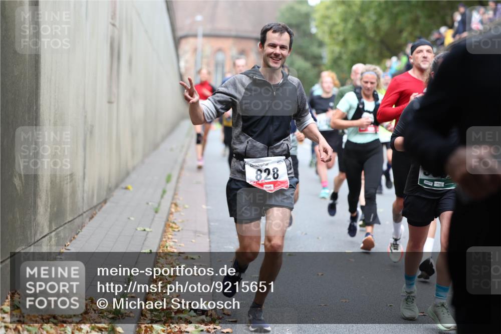 05.10.2025 - 20. swb-Marathon Bremen Michael Strokosch http://msf.ph/oto/9215651 05.10.2025 12:47:22 Laufen 828 meine-sportfotos.de