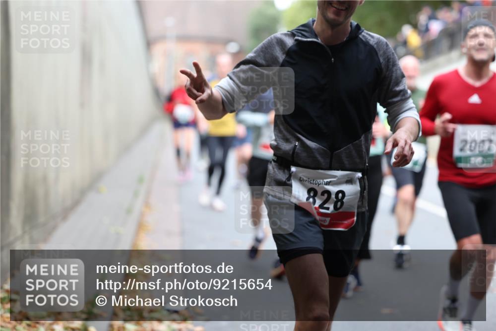 05.10.2025 - 20. swb-Marathon Bremen Michael Strokosch http://msf.ph/oto/9215654 05.10.2025 12:47:22 Laufen 828, 2007 meine-sportfotos.de