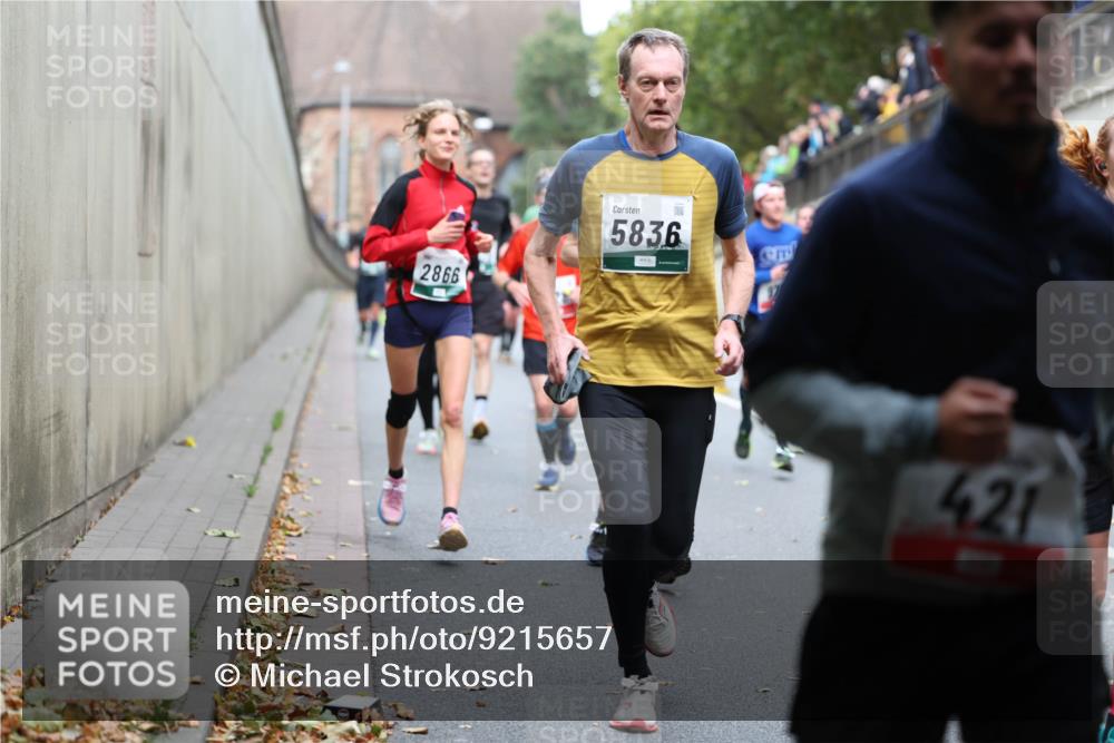 05.10.2025 - 20. swb-Marathon Bremen Michael Strokosch http://msf.ph/oto/9215657 05.10.2025 12:47:25 Laufen 2866, 5836, 421 meine-sportfotos.de