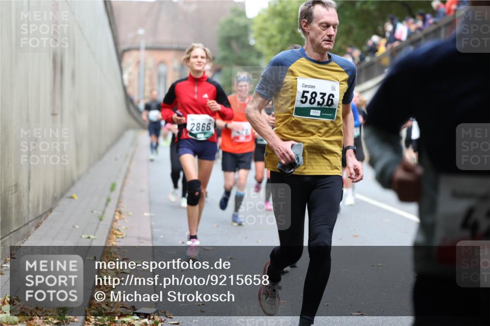 05.10.2025 - 20. swb-Marathon Bremen Michael Strokosch http://msf.ph/oto/9215658 05.10.2025 12:47:25 Laufen 2866, 5836 meine-sportfotos.de