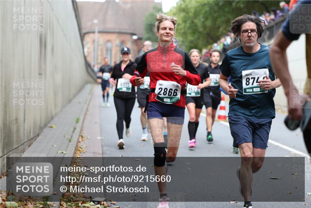 05.10.2025 - 20. swb-Marathon Bremen Michael Strokosch http://msf.ph/oto/9215660 05.10.2025 12:47:26 Laufen 5011, 2866, 6523, 874 meine-sportfotos.de