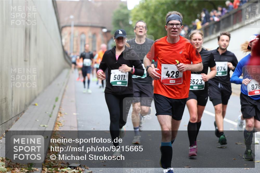 05.10.2025 - 20. swb-Marathon Bremen Michael Strokosch http://msf.ph/oto/9215665 05.10.2025 12:47:27 Laufen 5011, 428, 6523, 674, 979 meine-sportfotos.de