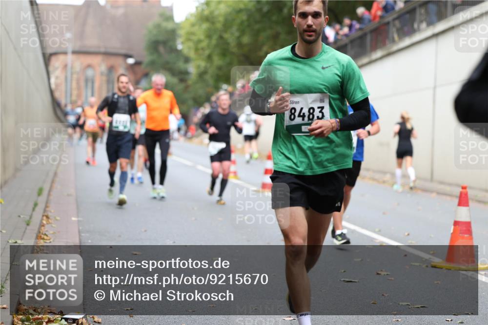05.10.2025 - 20. swb-Marathon Bremen Michael Strokosch http://msf.ph/oto/9215670 05.10.2025 12:47:30 Laufen 8483 meine-sportfotos.de