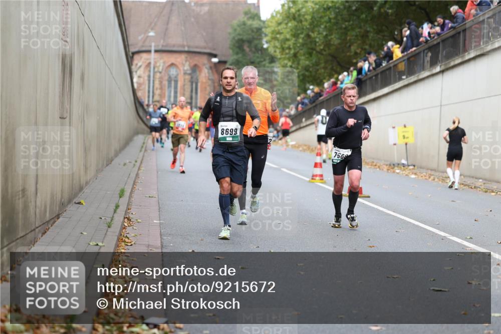 05.10.2025 - 20. swb-Marathon Bremen Michael Strokosch http://msf.ph/oto/9215672 05.10.2025 12:47:31 Laufen 8699, 7569 meine-sportfotos.de