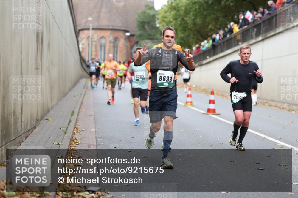 05.10.2025 - 20. swb-Marathon Bremen Michael Strokosch http://msf.ph/oto/9215675 05.10.2025 12:47:32 Laufen 3209, 8699, 7509 meine-sportfotos.de