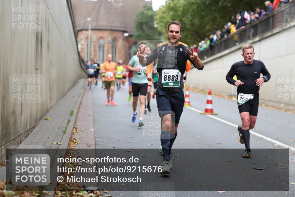 05.10.2025 - 20. swb-Marathon Bremen Michael Strokosch http://msf.ph/oto/9215676 05.10.2025 12:47:32 Laufen 320, 8699, 7509 meine-sportfotos.de