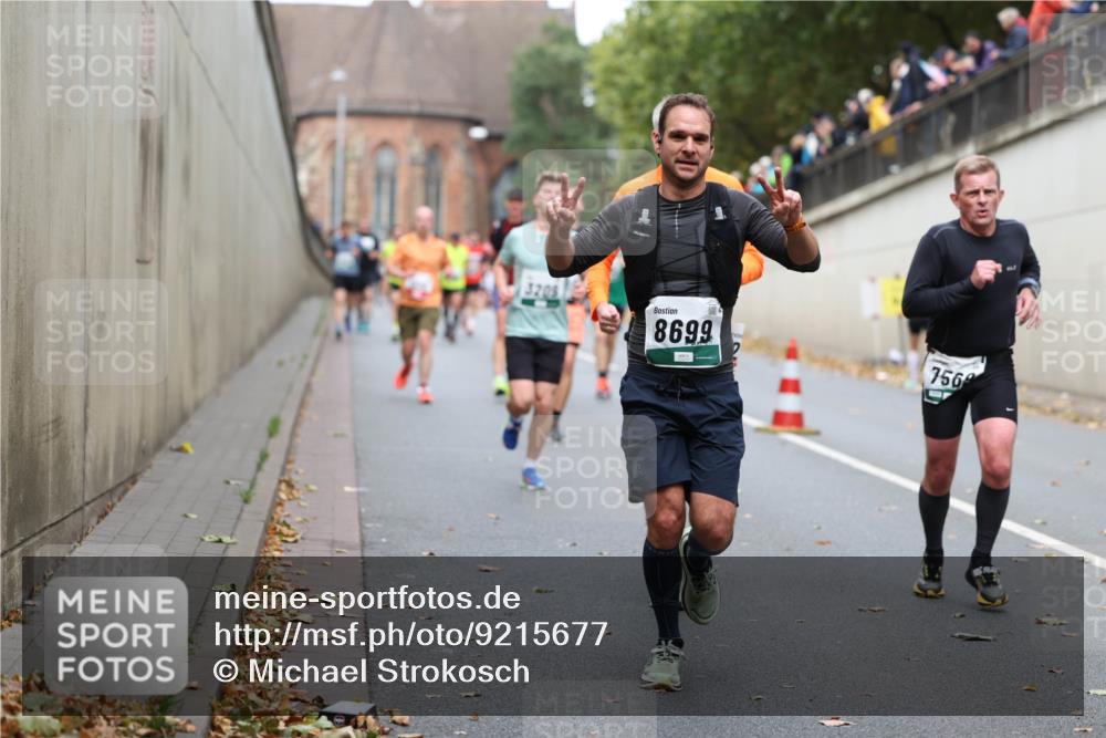 05.10.2025 - 20. swb-Marathon Bremen Michael Strokosch http://msf.ph/oto/9215677 05.10.2025 12:47:32 Laufen 3205, 8699, 756 meine-sportfotos.de
