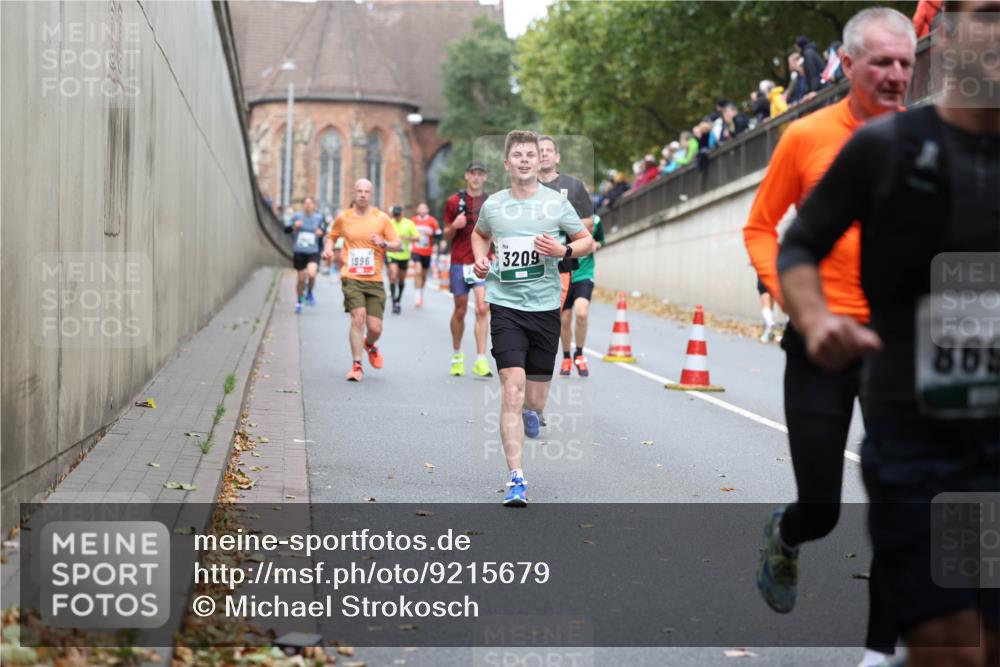 05.10.2025 - 20. swb-Marathon Bremen Michael Strokosch http://msf.ph/oto/9215679 05.10.2025 12:47:33 Laufen 1996, 3209, 869 meine-sportfotos.de