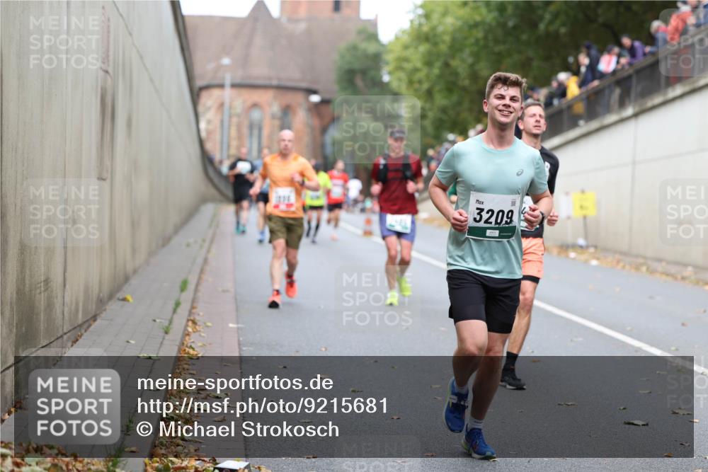 05.10.2025 - 20. swb-Marathon Bremen Michael Strokosch http://msf.ph/oto/9215681 05.10.2025 12:47:34 Laufen 3209 meine-sportfotos.de