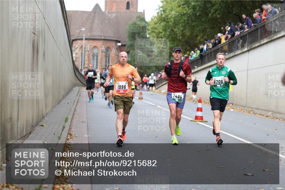 05.10.2025 - 20. swb-Marathon Bremen Michael Strokosch http://msf.ph/oto/9215682 05.10.2025 12:47:36 Laufen 1996, 7495, 8206 meine-sportfotos.de